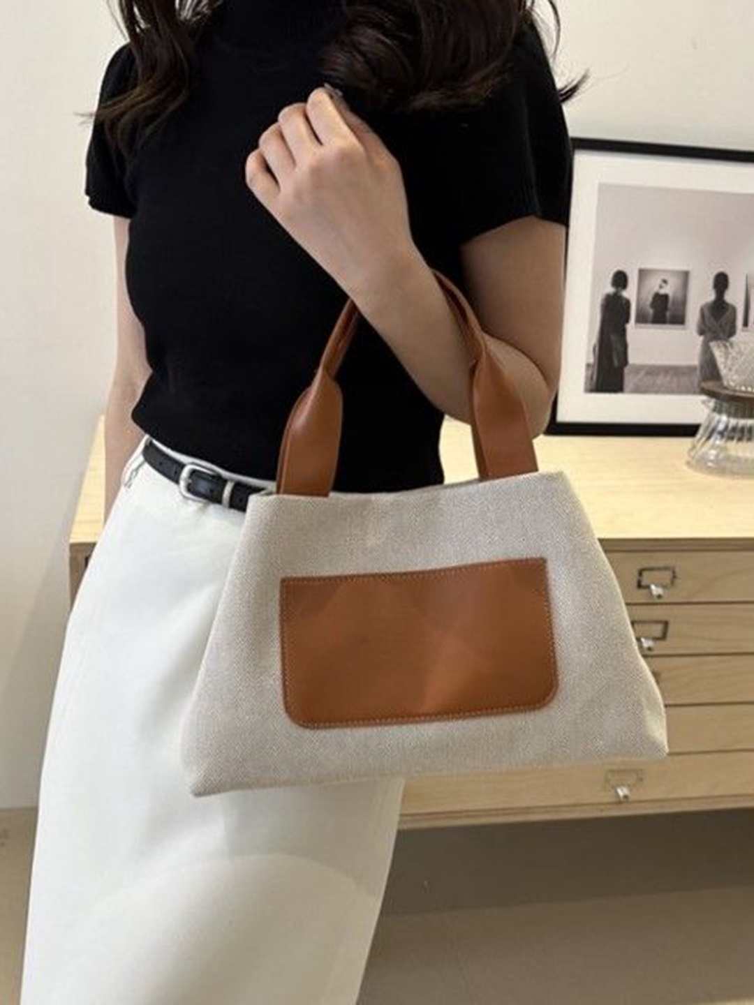 

StyleCast White Textured Structured Cotton Handheld Bag