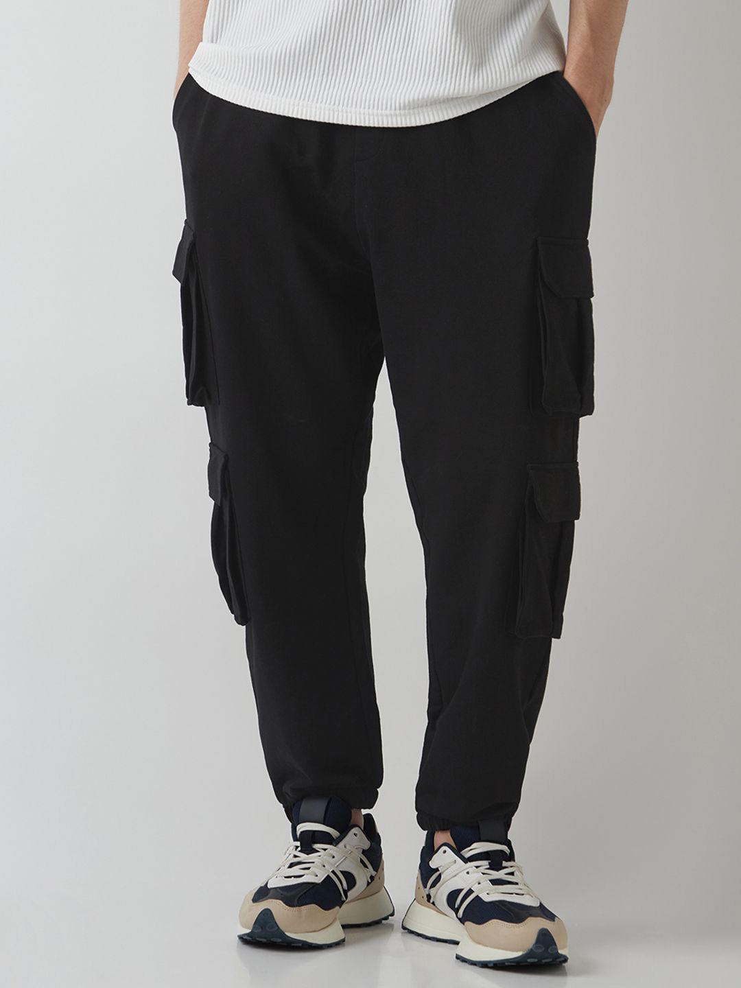 

Bewakoof AIR 1.0 Men's Loose Fit Cargo Joggers, Black