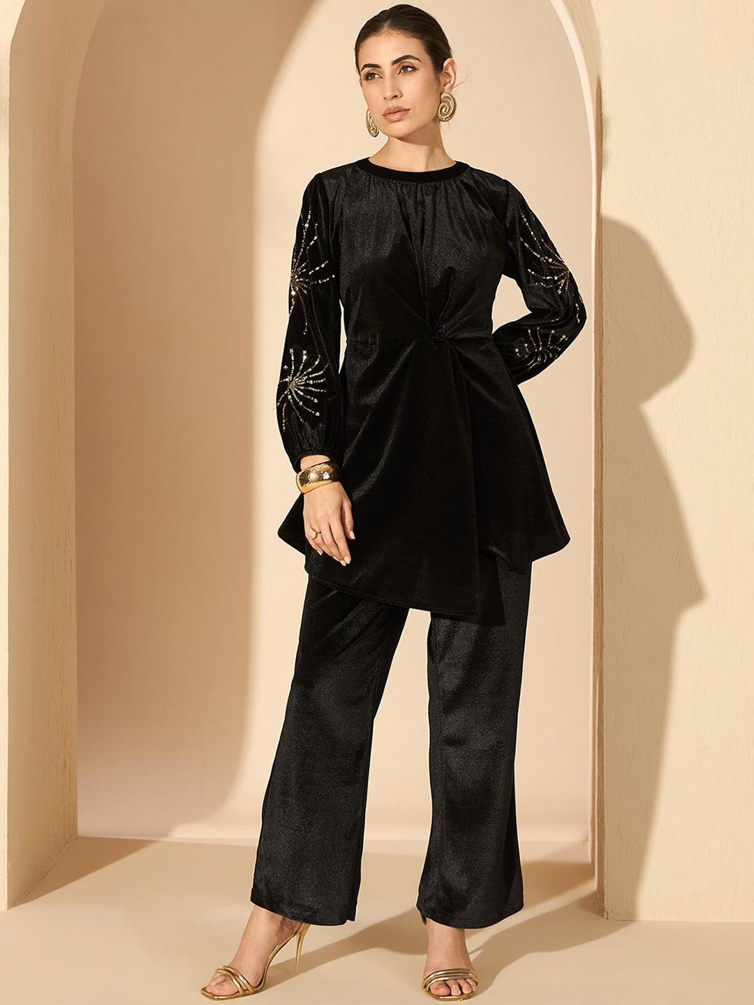 

Antheaa Velvet Embellished Long Sleeves Velvet Tunic with Trousers, Black