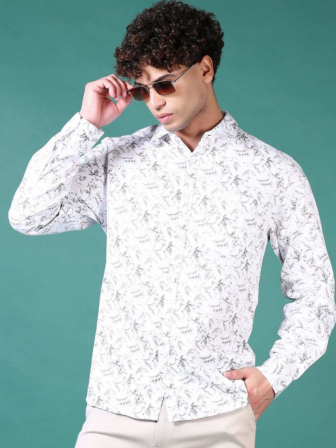 

V-Mart Men Floral Opaque Printed Casual Shirt, White