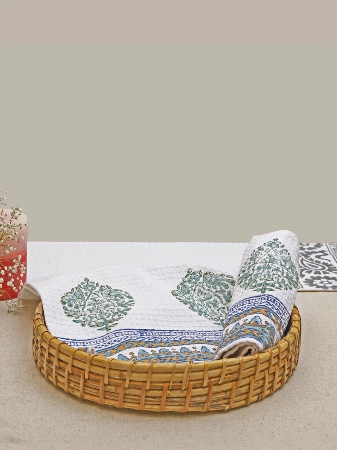 

DESIGN GAATHA Grey & White 2 Pieces Printed Cotton Bath Towels