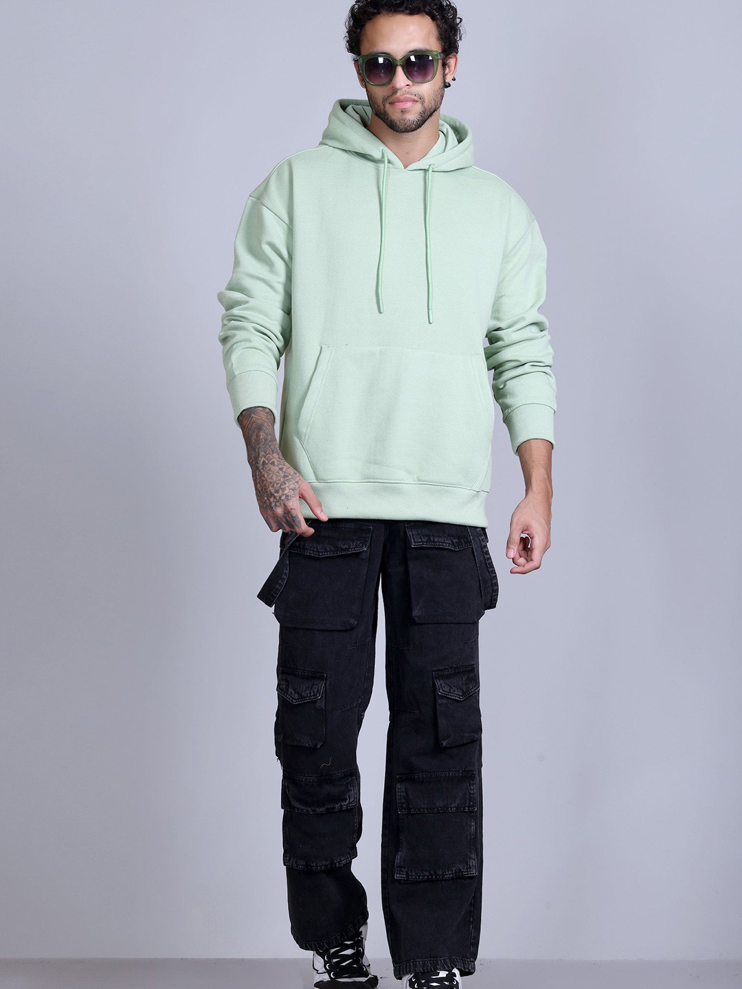 

Antiloop Men Solid Drop Shoulder Hooded Sweatshirt, Green