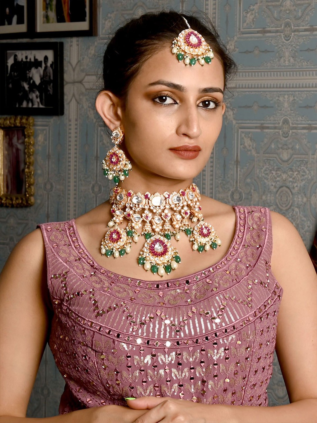 

ODETTE Gold-Plated Stainless Steel Kundan-Studded & Beaded Jewellery Set