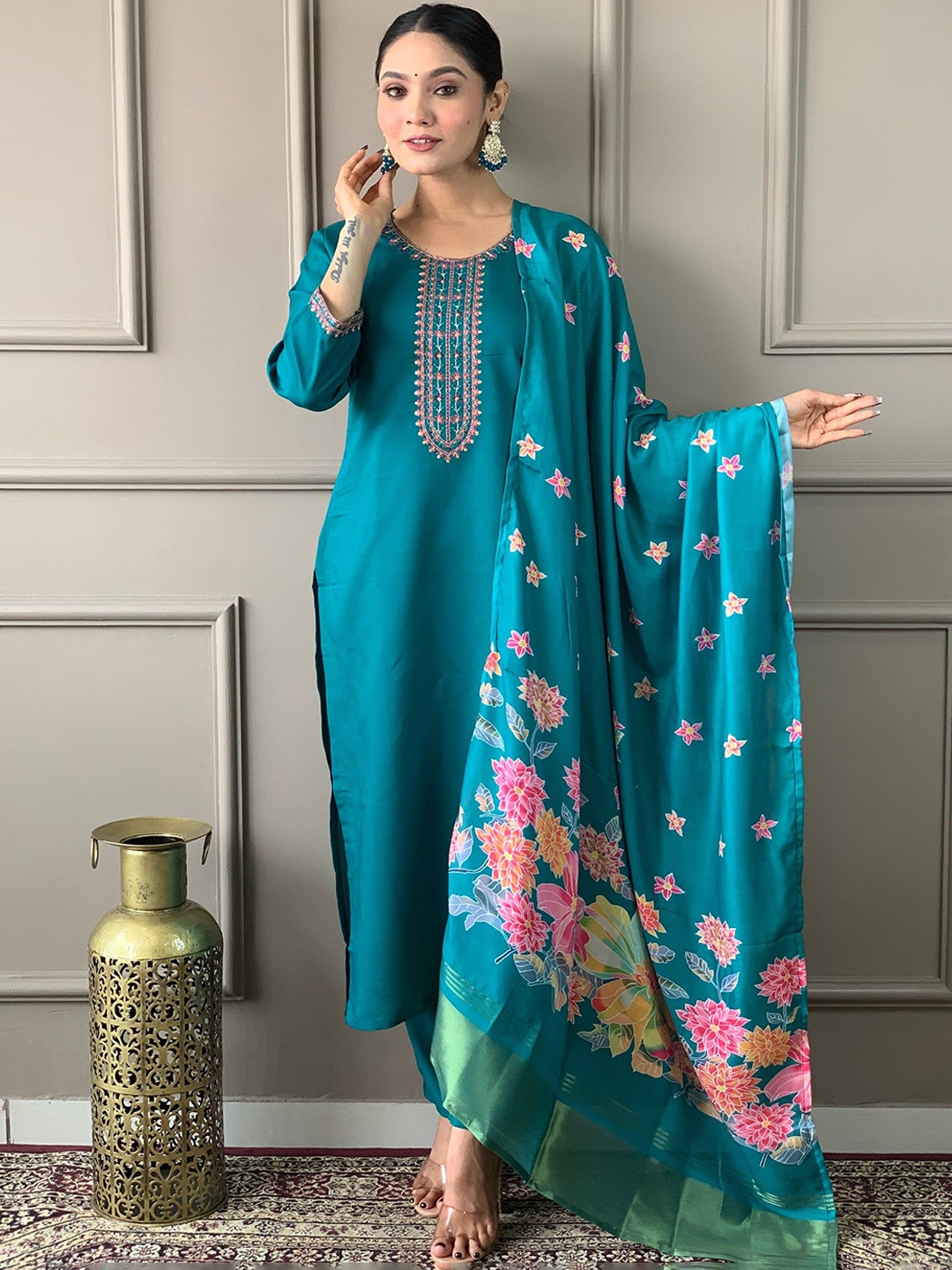 

TWINS LADY Floral Embroidered Chanderi Silk Straight Kurta with Trousers & Dupatta, Sea green