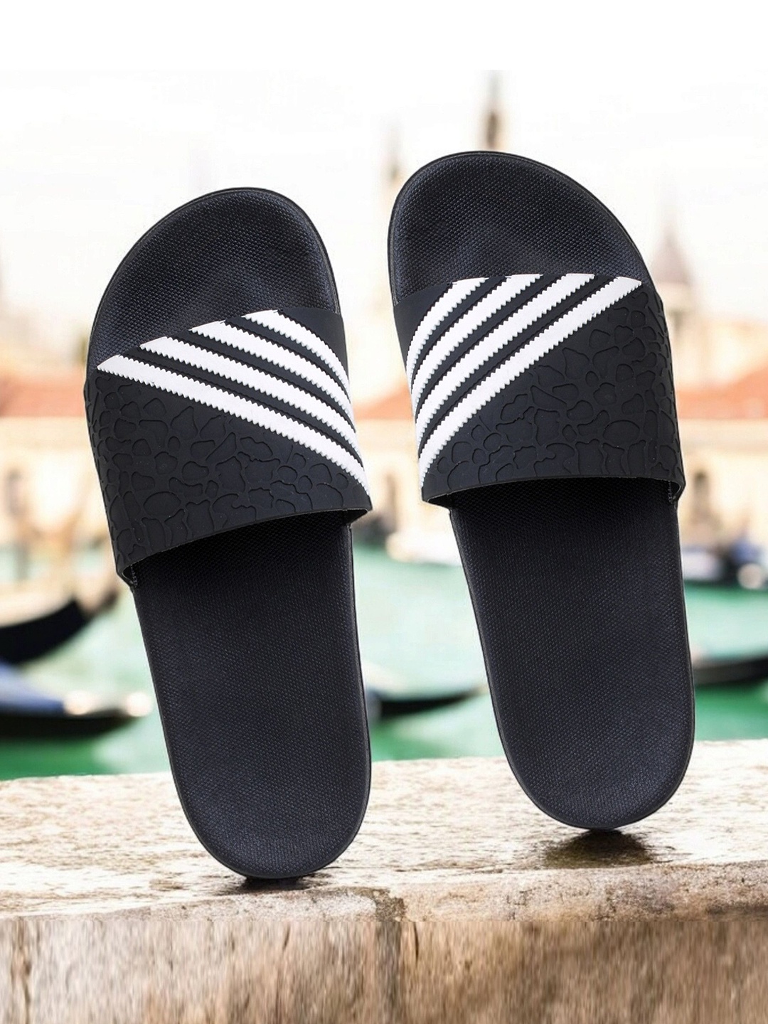 

KAPYANSH Men Printed Rubber Sliders, Black