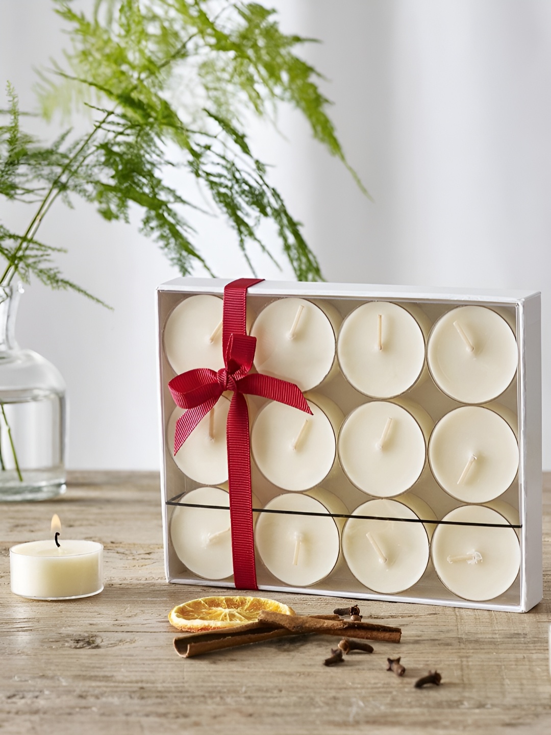 

Aromatic Fables White 12 pieces Lavender Scented Christmas Tealight Candles