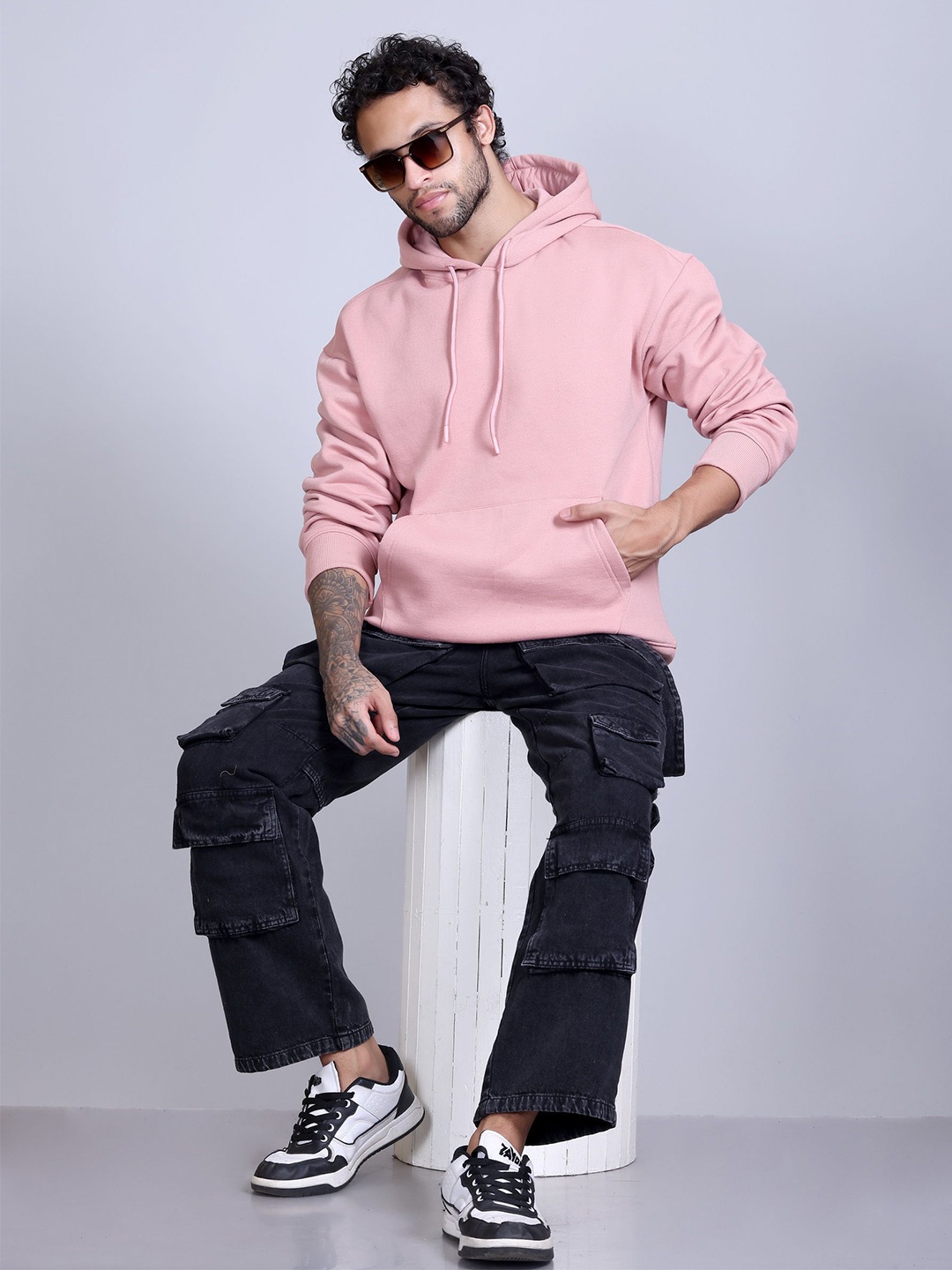 

Antiloop Men Solid Drop Shoulder Hooded Sweatshirt, Pink