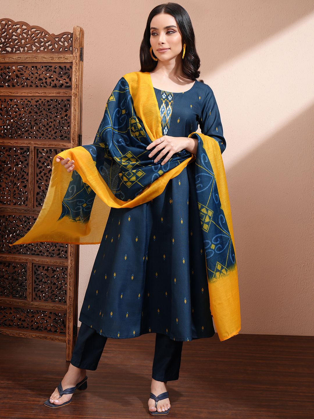 

Vishudh Navy Blue Floral Printed Round Neck Regular Straight Kurta & Trouser With Dupatta