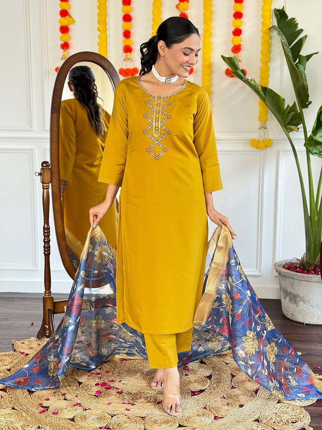 

TWINS LADY Floral Embroidered Regular Sequinned Chanderi Silk Kurta & Trouser With Dupatta, Yellow
