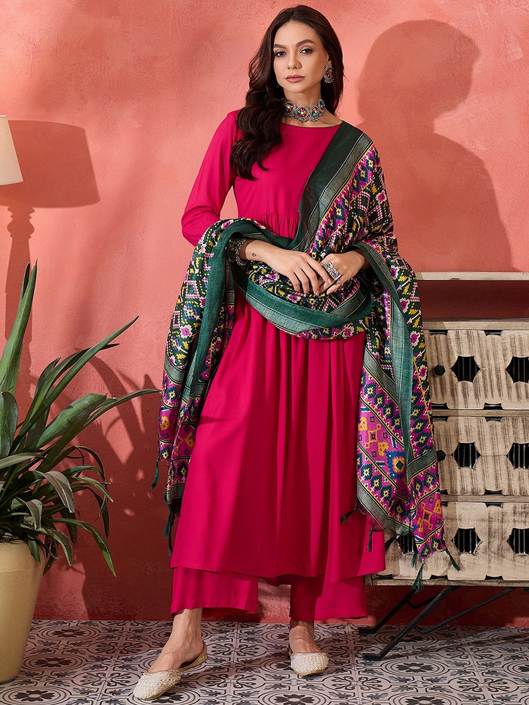 

InWeave Boat Neck Regular A-Line Kurta with Palazzos & Dupatta, Fuchsia