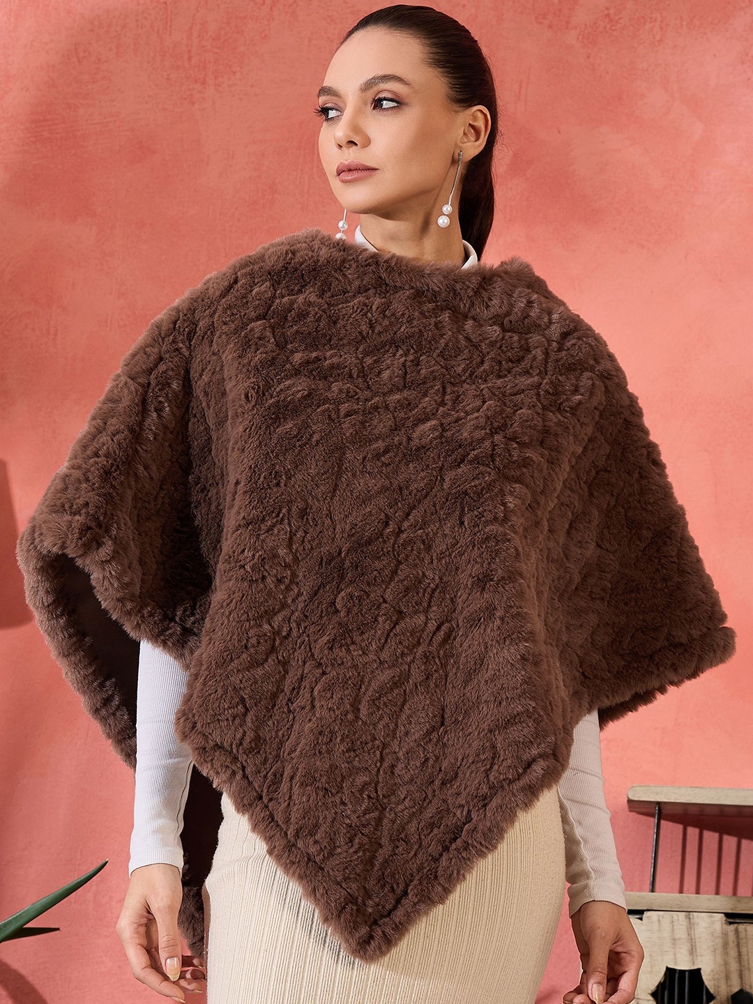 

InWeave Women Fuzzy Boat Neck Poncho, Brown