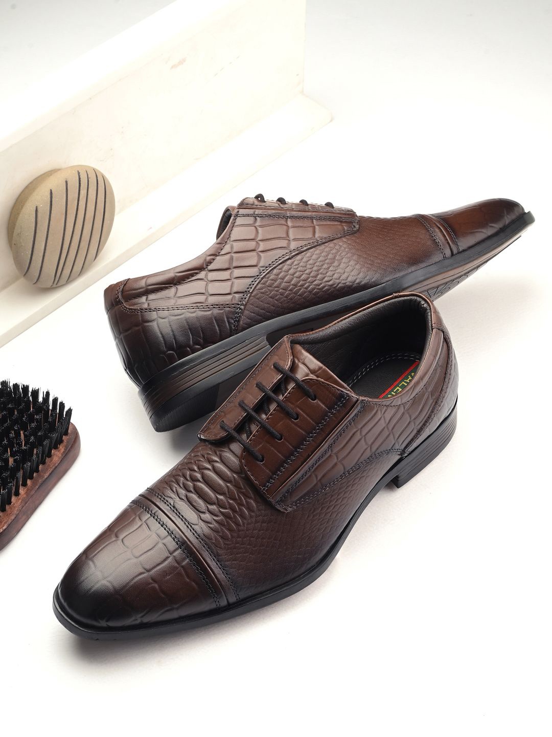 

Valentino Men Textured Leather Formal Derby, Brown