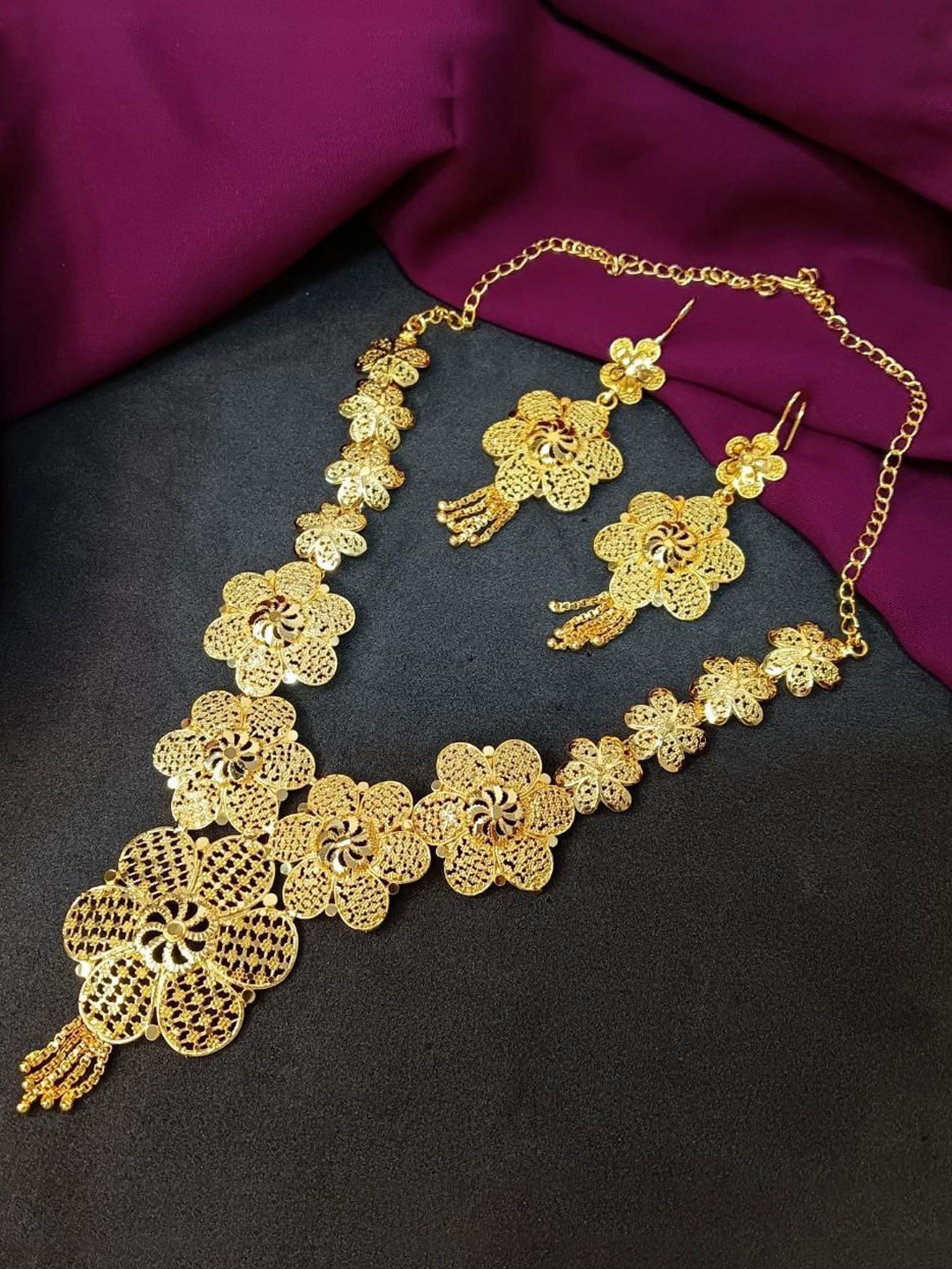 

Efulgenz Gold-Plated Floral Bridal Choker Jewellery Set