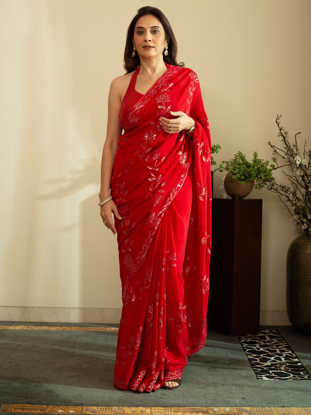 

HOUSE OF INARI Embellished Sequinned Pure Georgette Saree, Red