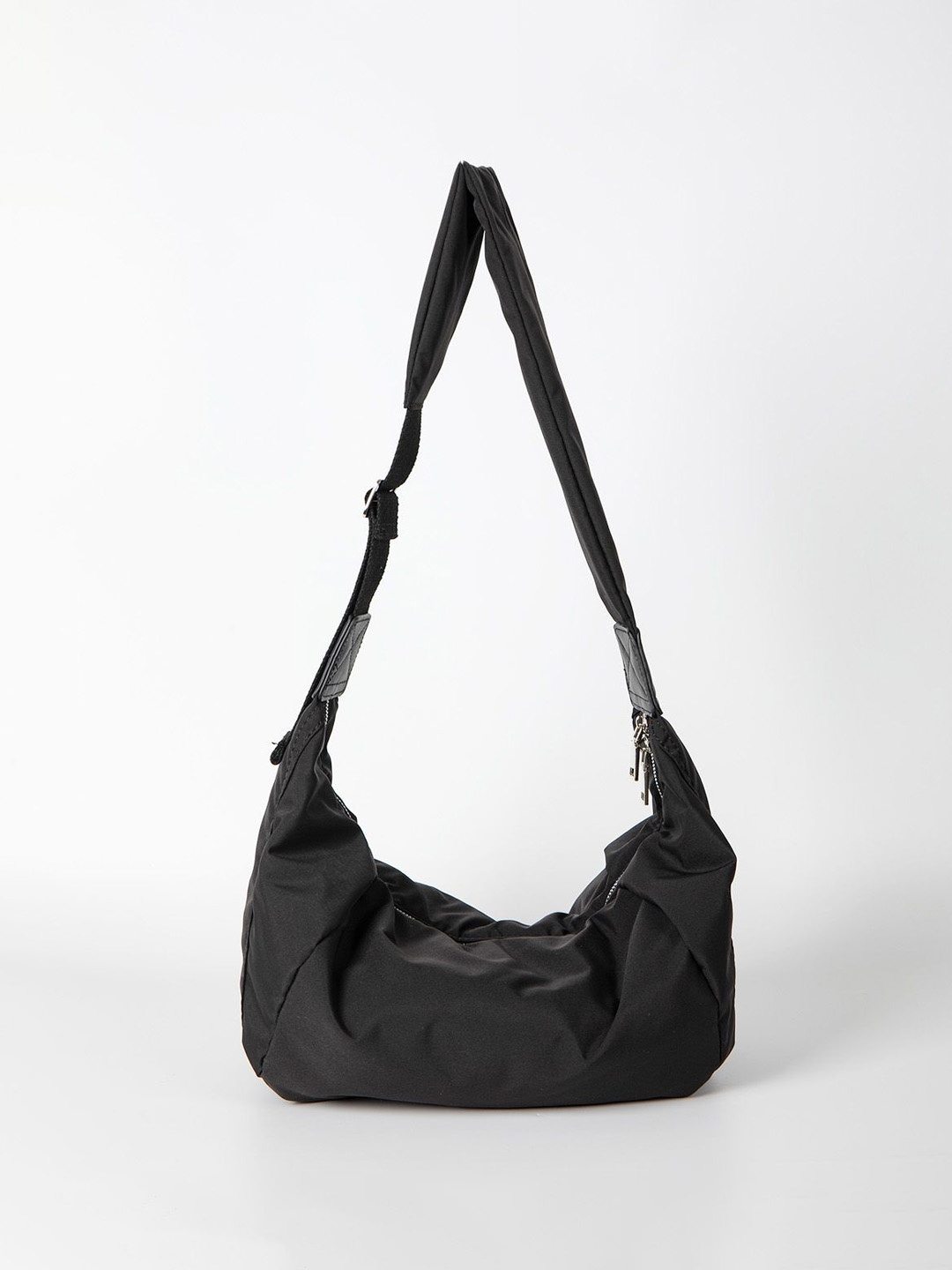 

RAVE Colourblocked Oversized Bucket Hobo Bag with Tasselled, Black