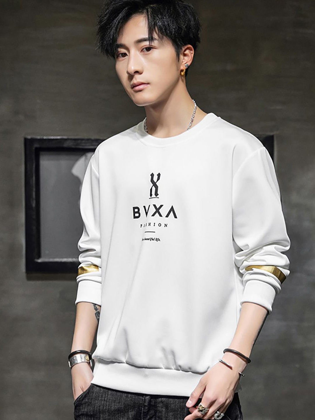 

StyleCast x Revolte Men Printed Round Neck Long Sleeves Sweatshirt, White