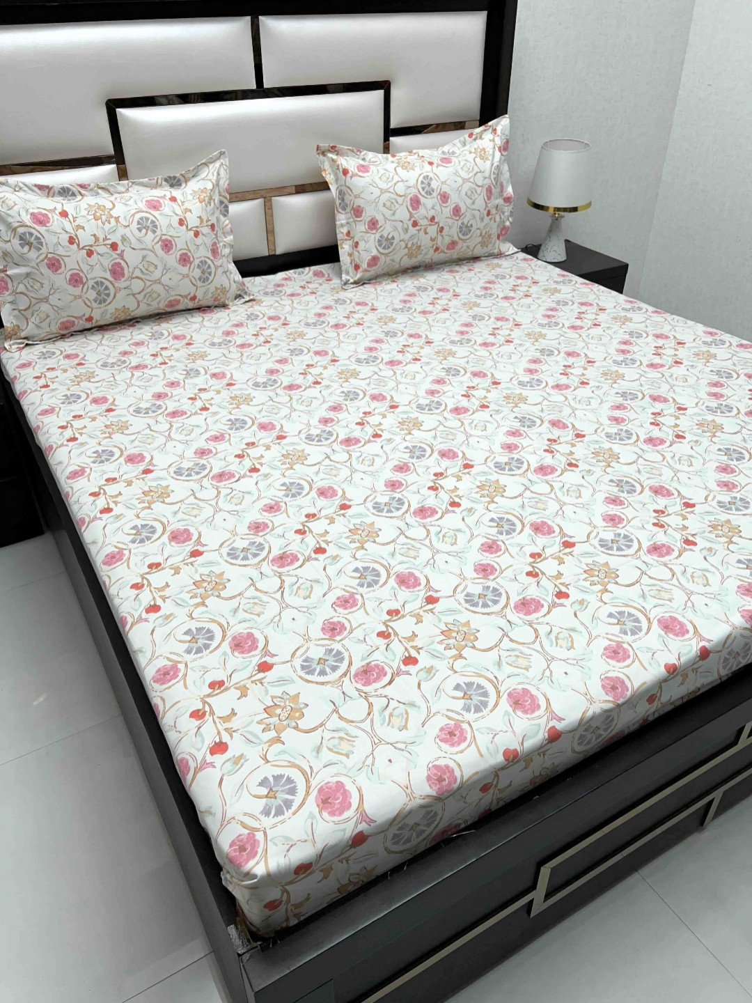 

Pure Decor Queen Size Double Bedsheet With 2 Pillow Covers 2.28m X 2.54m, White