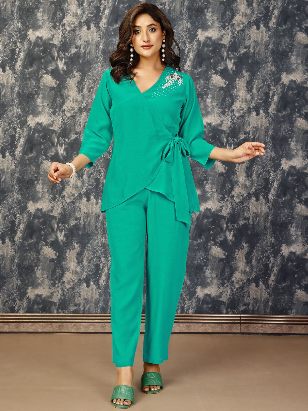 

Komarri U V-Neck Wrap Top With Straight Trousers, Green