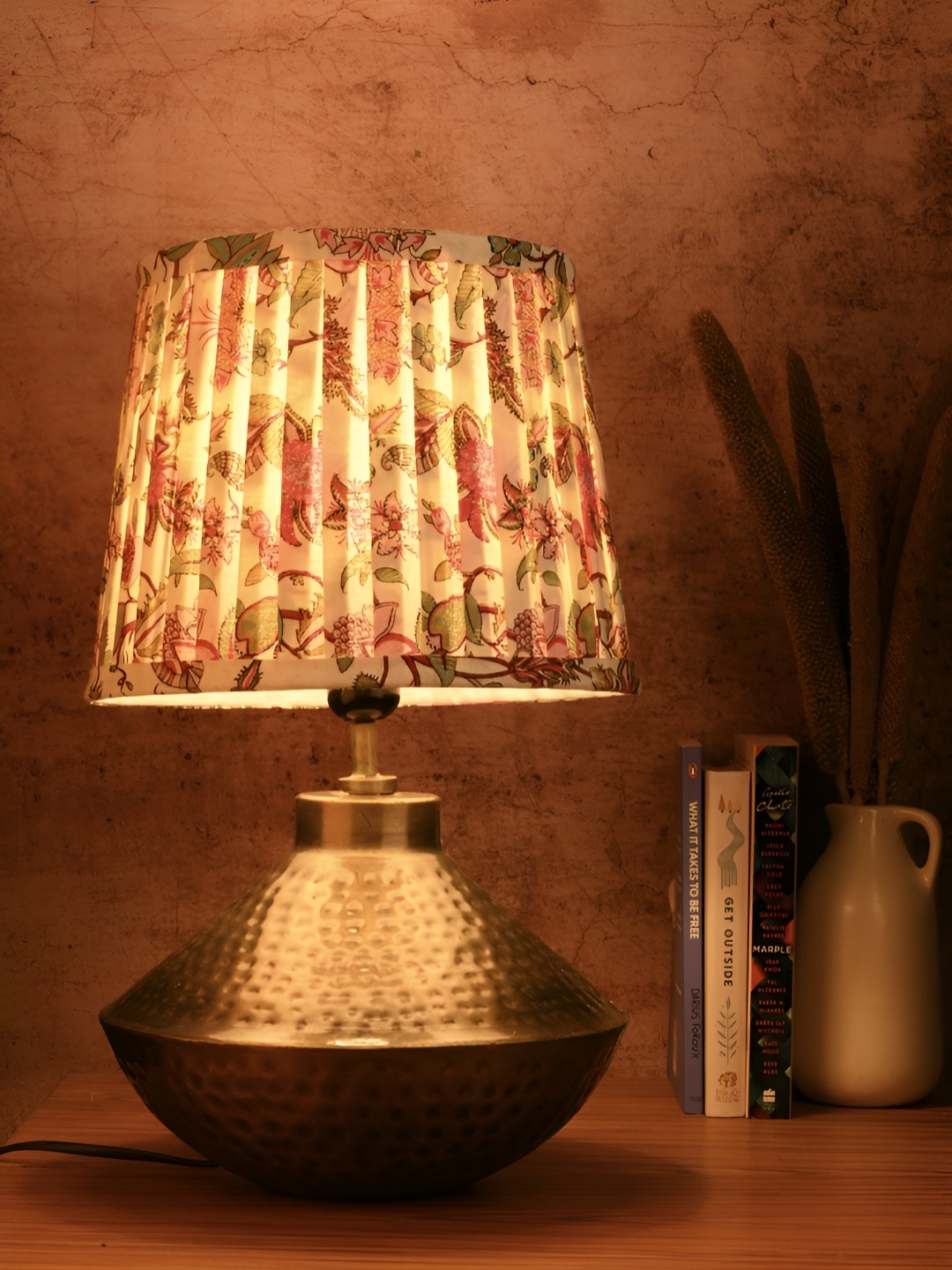 

green girgit Gold-Toned Printed Metal Frusturical Shaped Table Lamp