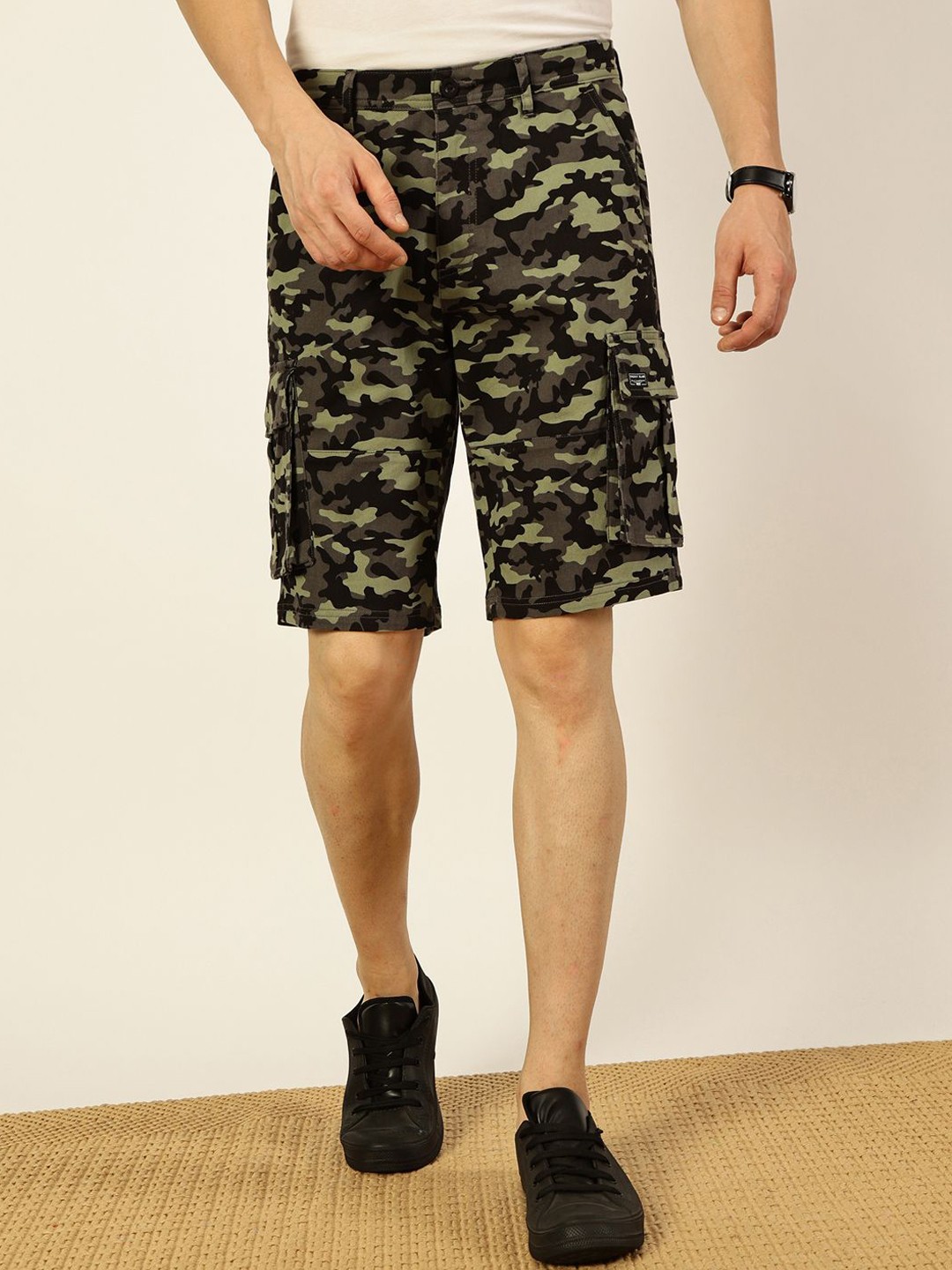 

Thomas Scott Men Camouflage Printed Outdoor Cargo Shorts, Green
