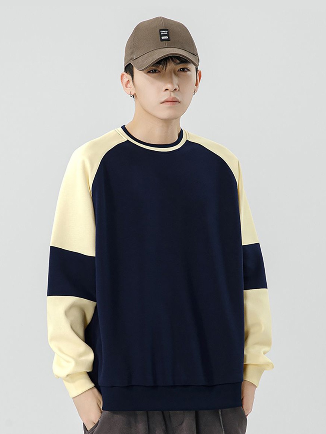 

StyleCast x Revolte Men Colourblocked Long Sleeves Sweatshirt, Navy blue