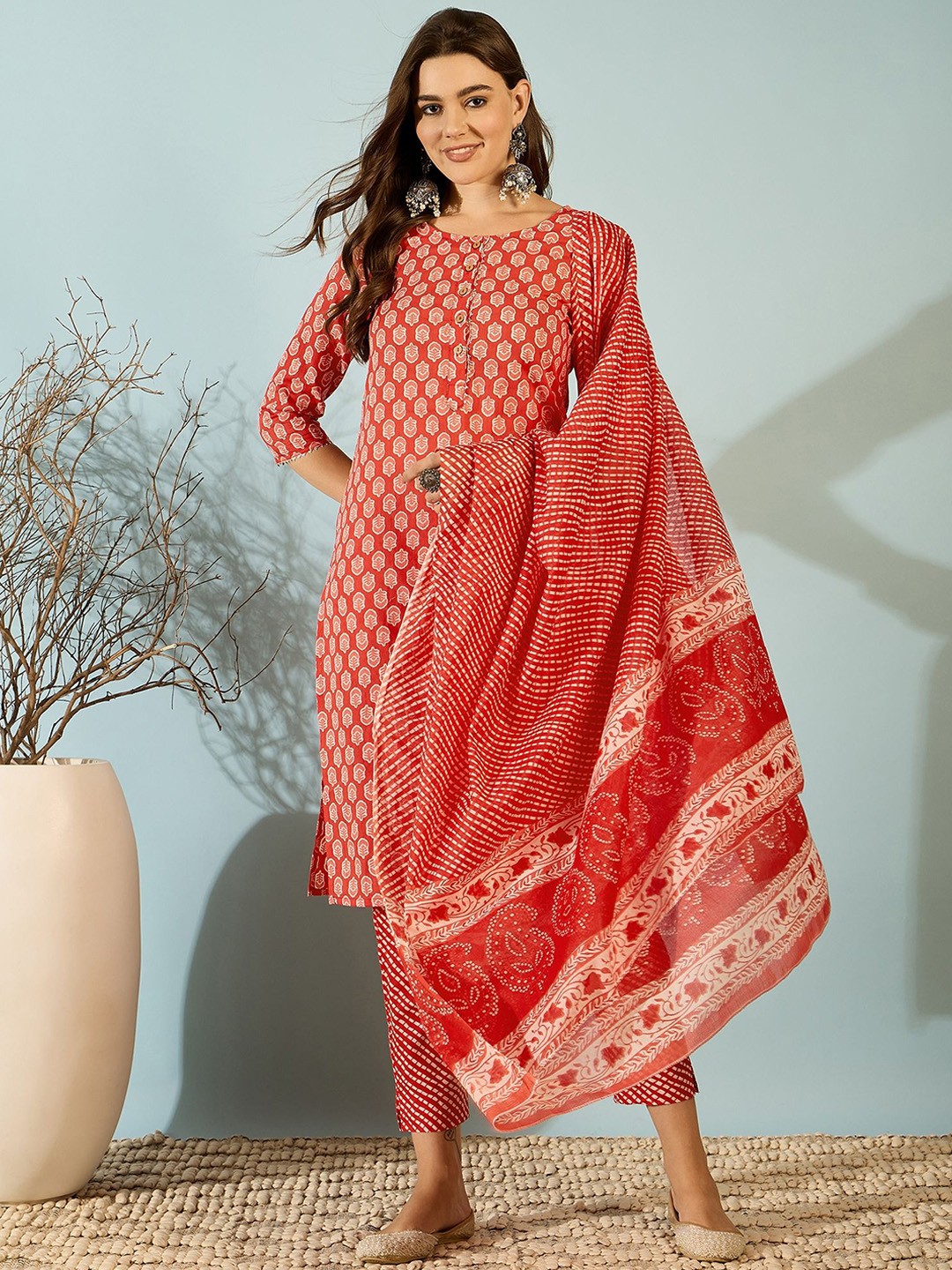 

DIVASTRI Women Floral Printed Regular Gotta Patti Pure Cotton Kurta with Trousers & With Dupatta, Red