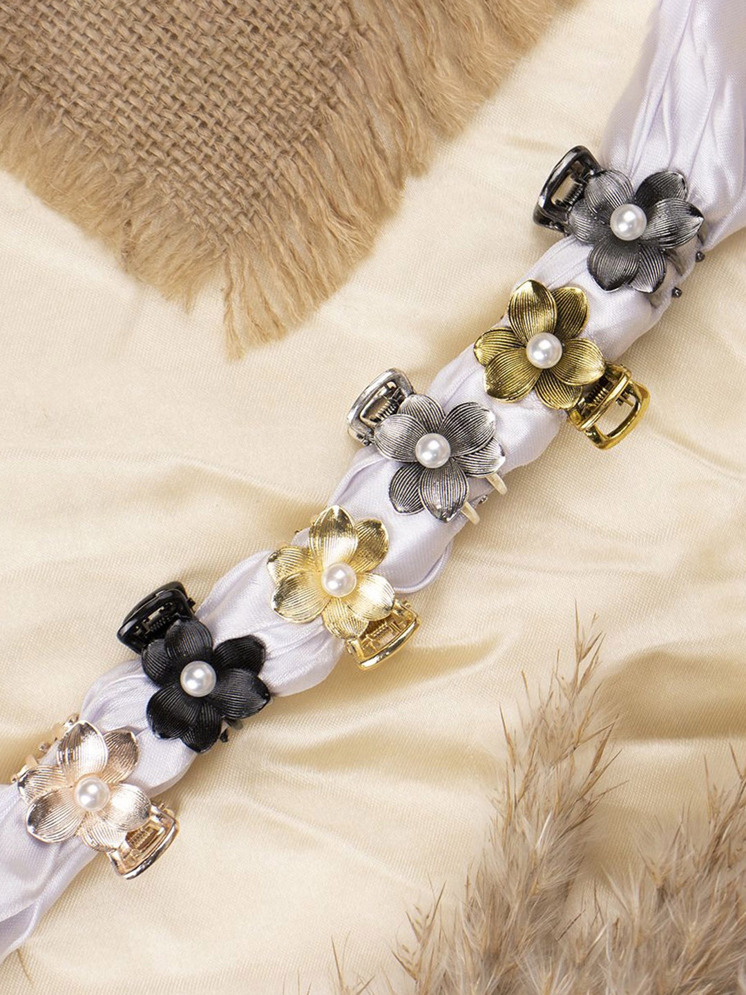 

Radhu & Kabby Women Set of 6 Claw Clip, Gold