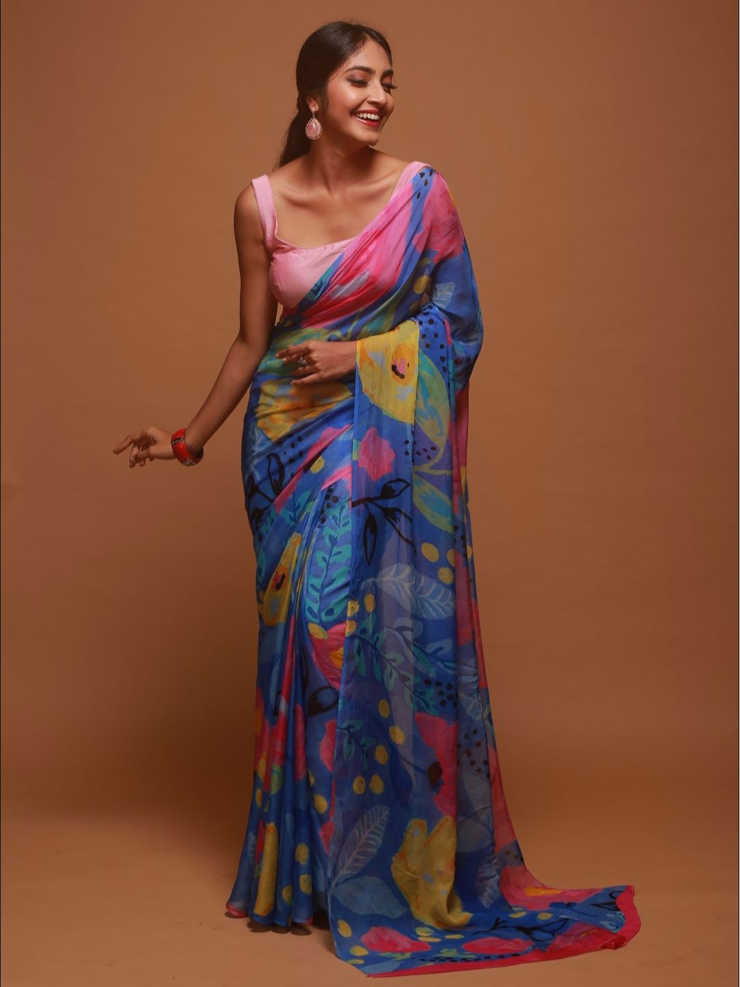 

IZU Women Floral Printed Saree, Blue