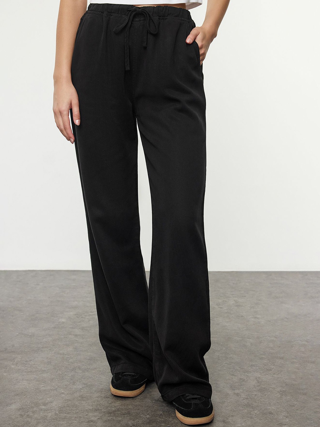 

Trendyol Women Trousers, Na