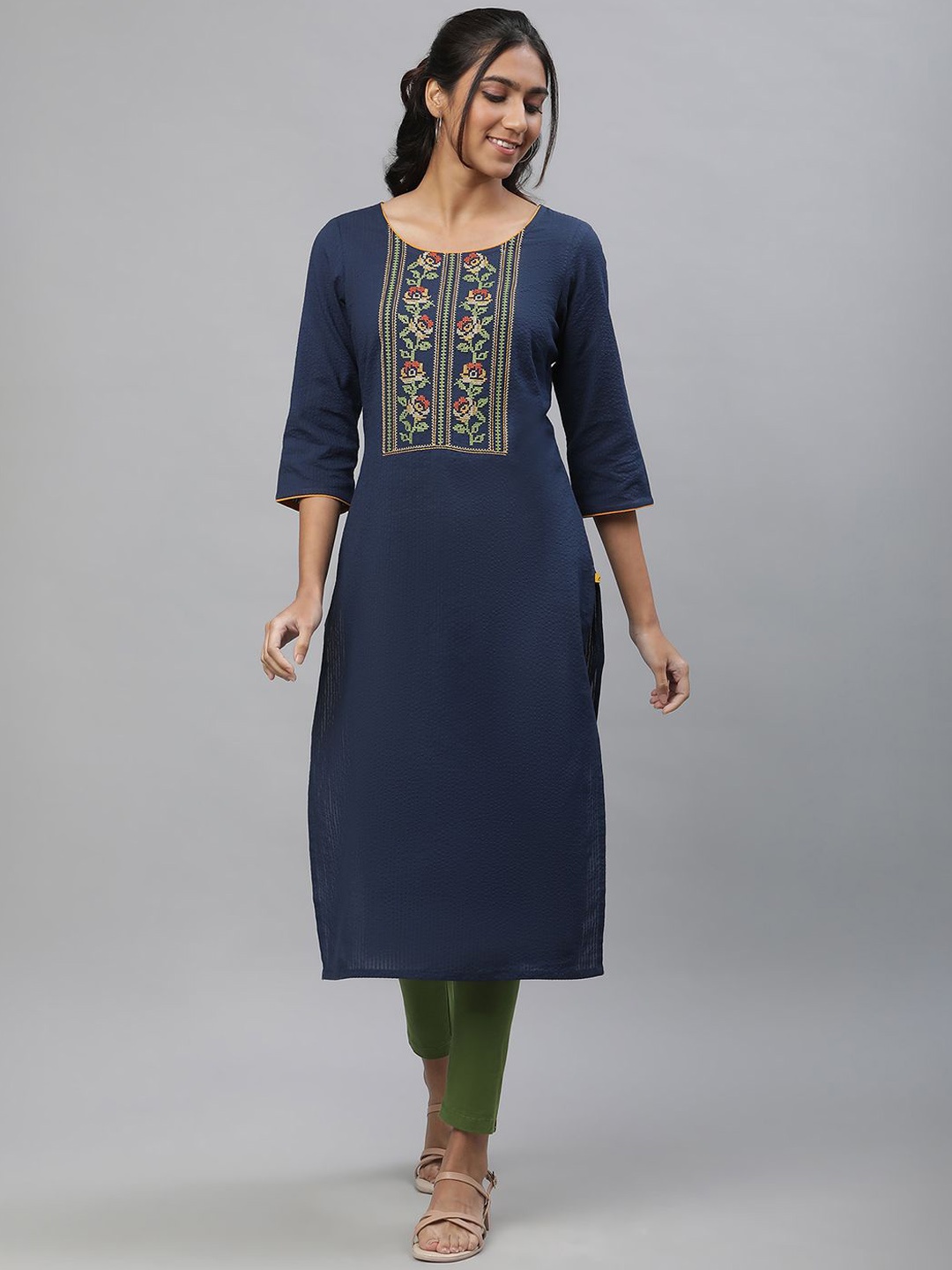 

AURELIA Women Geometric Thread Work Kurta, Blue
