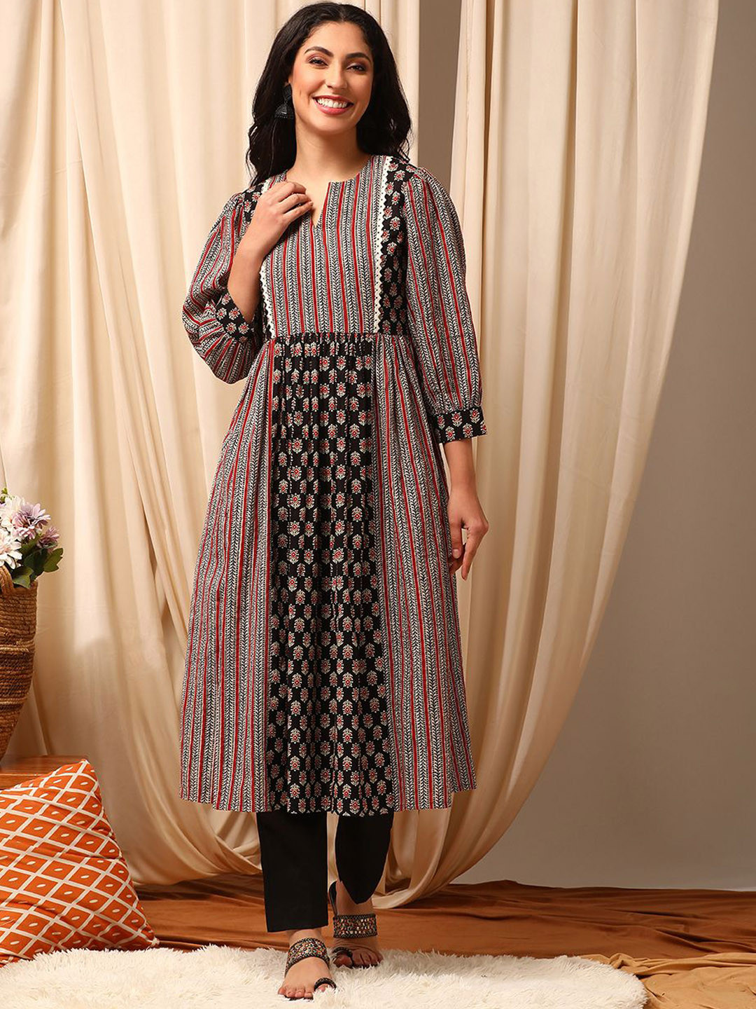 

MASSTANI BY INDDUS Women Floral Printed Panelled Gotta Patti Kurta with Trousers, Black