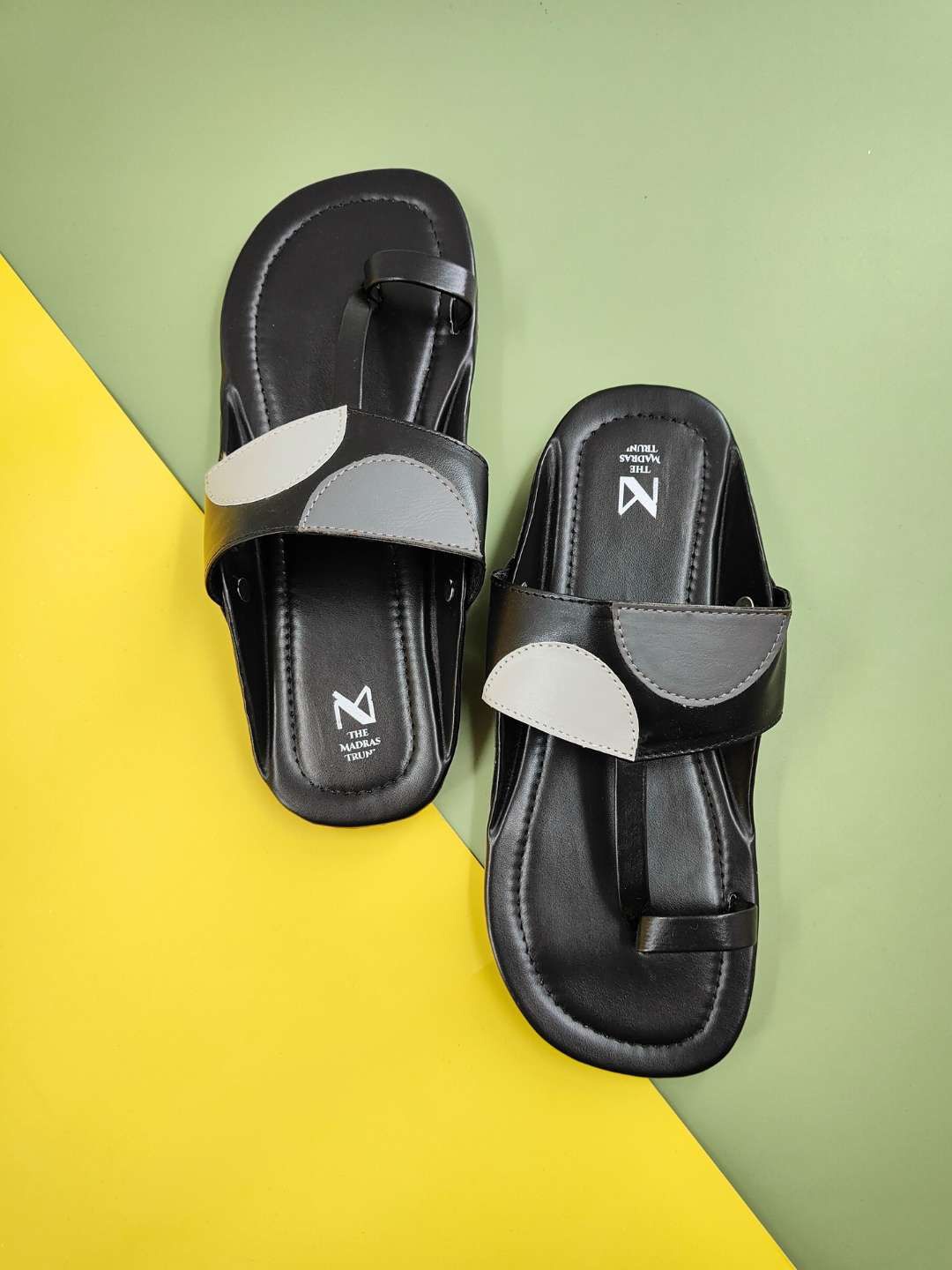 

THE MADRAS TRUNK Men Core Slip-On Comfort Sandals, Black