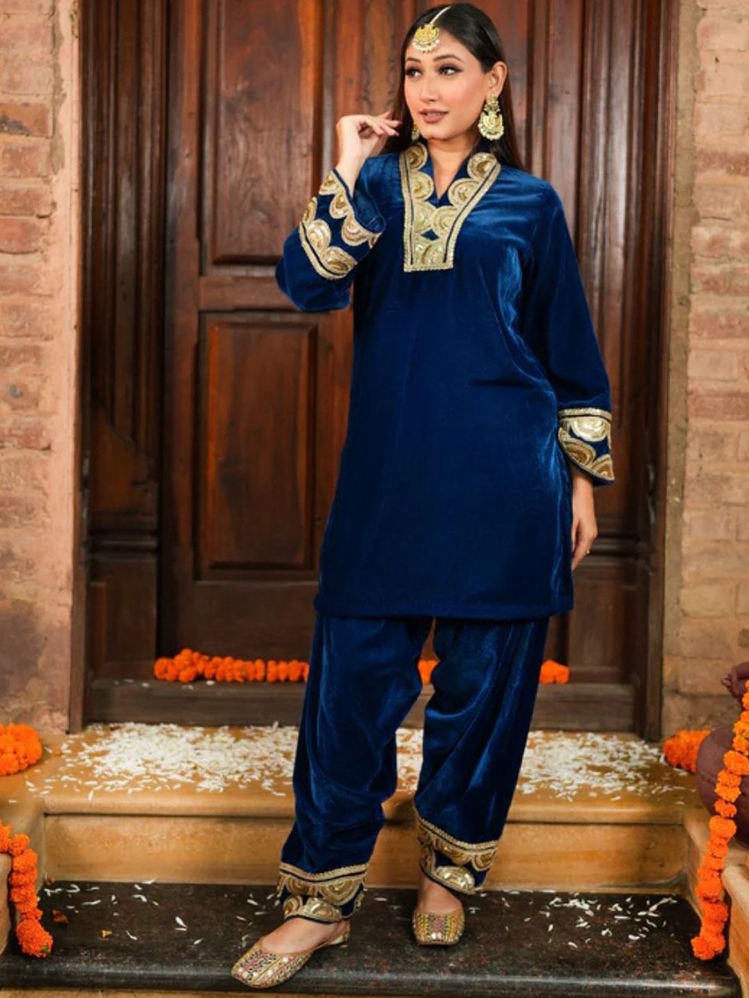 

KNIT NAP PRODUCTIONS Women Sequinned Velvet Kurta With Patiala, Blue