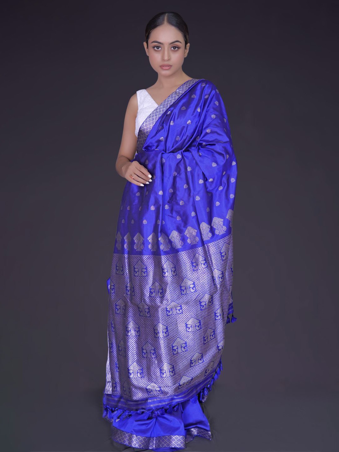 

Mayuri Silk Women Woven Design Zari Pure Silk Saree with Blouse Piece, Blue
