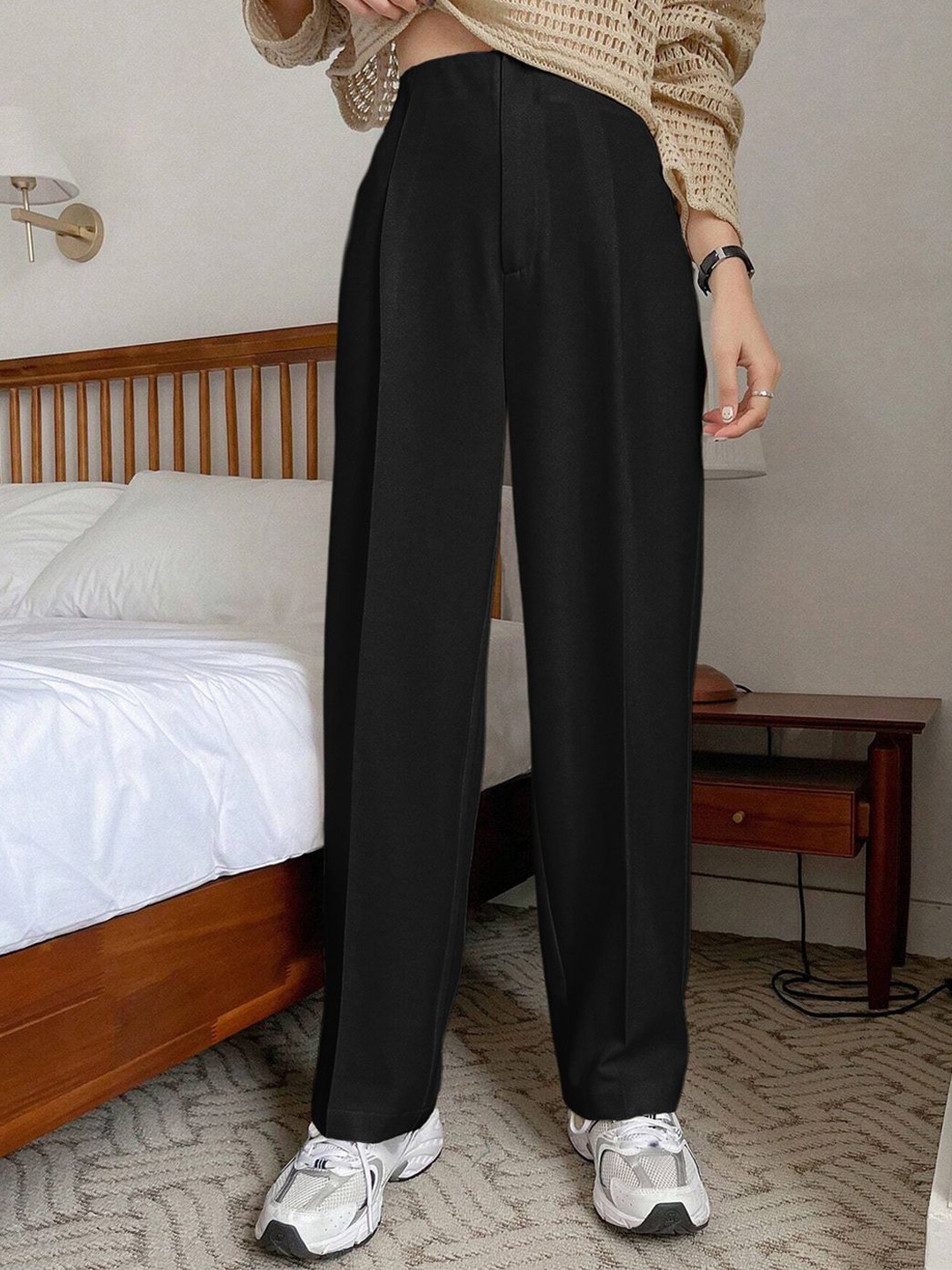 

Kotty Women Relaxed Straight Leg Straight Fit High-Rise Pleated Trousers, Black