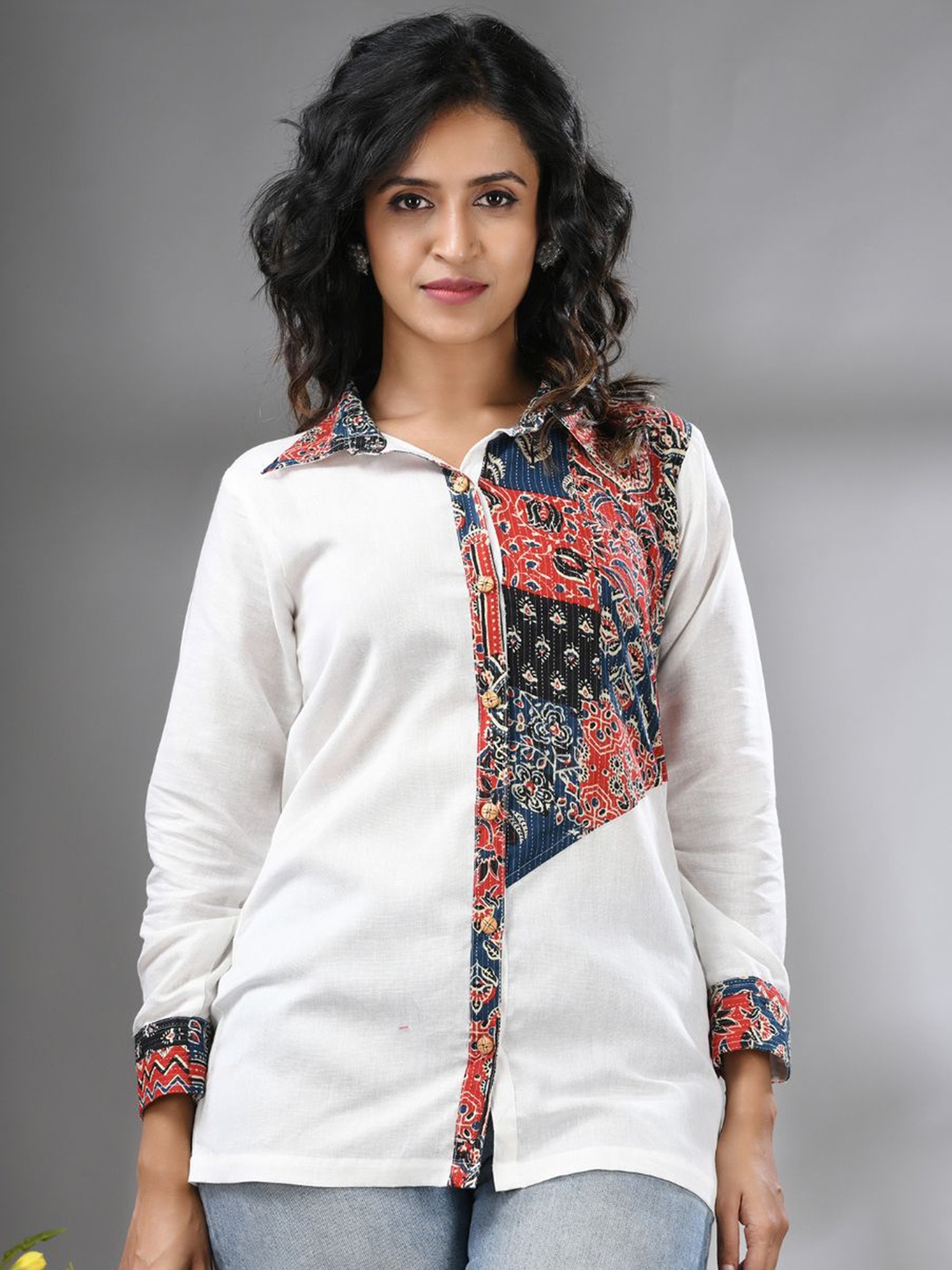 

Charukriti Women Floral Opaque Printed Semiformal Shirt, Off white