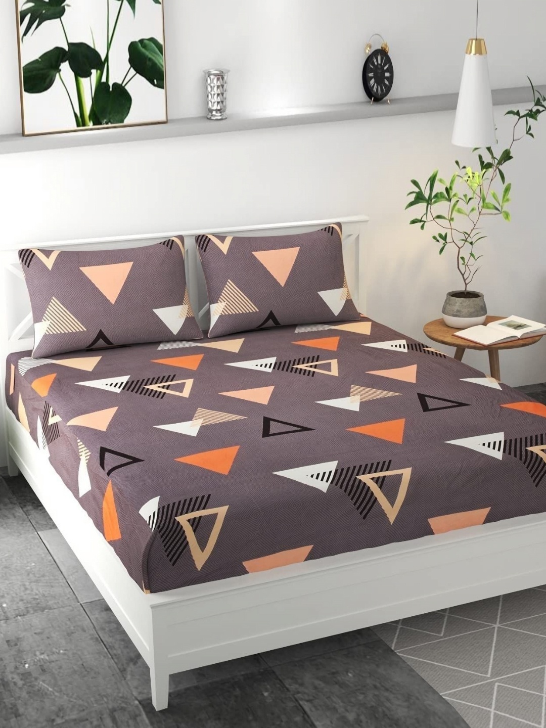 

Aura Grey & Orange Geometric 144 TC Queen Bedsheet with 2 Pillow Covers