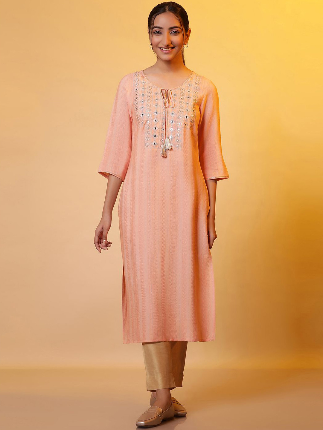 

AURELIA Women Geometric Thread Work Kurta, Peach