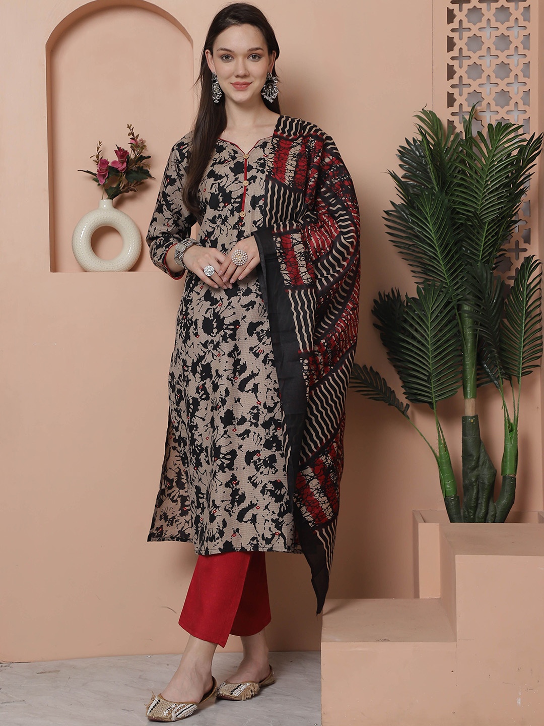 

Roly Poly Women Floral Printed Regular Kurta with Trousers & With Dupatta, Beige