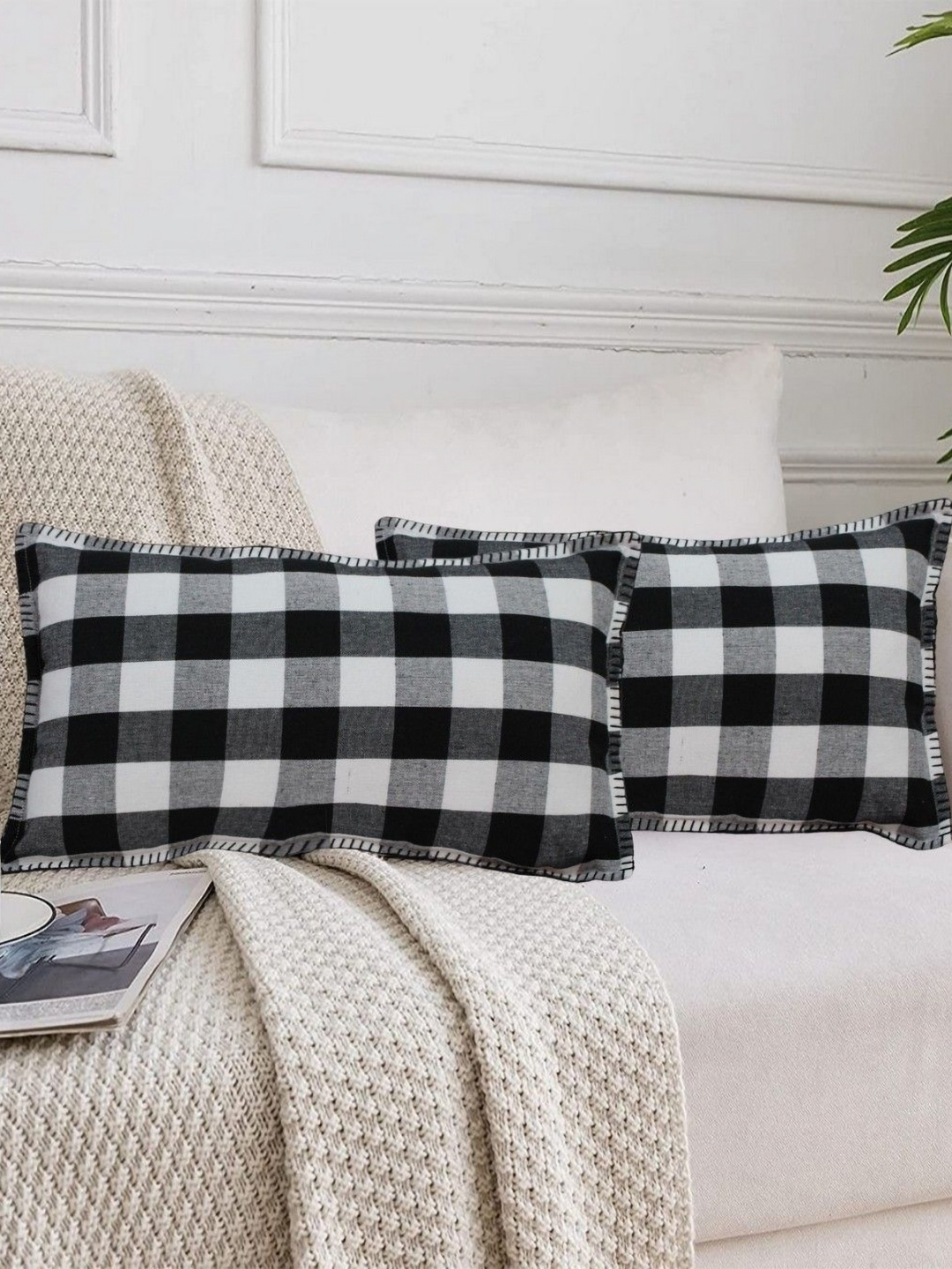 

Lushomes Black & White Set of 2 Checked Rectangle Cushion Covers