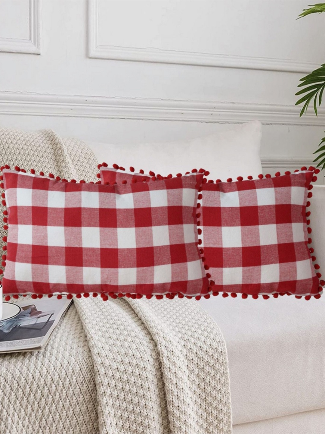 

Lushomes Red & White Set of 2 Checked Rectangle Cushion Covers