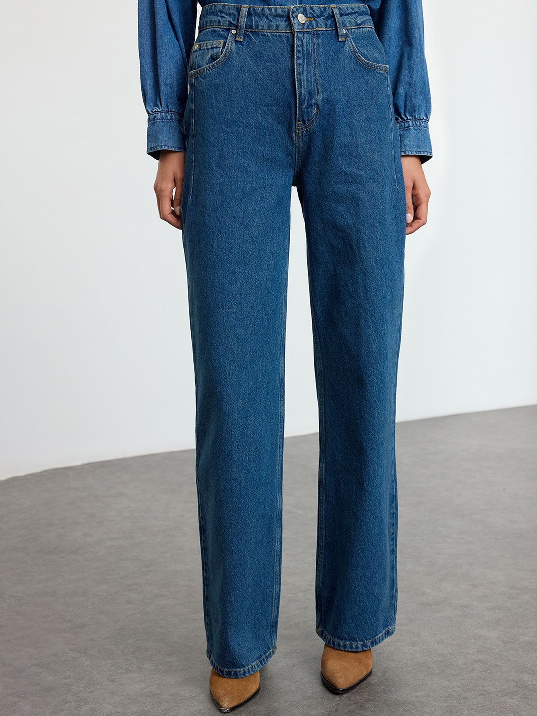 

Trendyol Women Slash Knee Jeans, Na