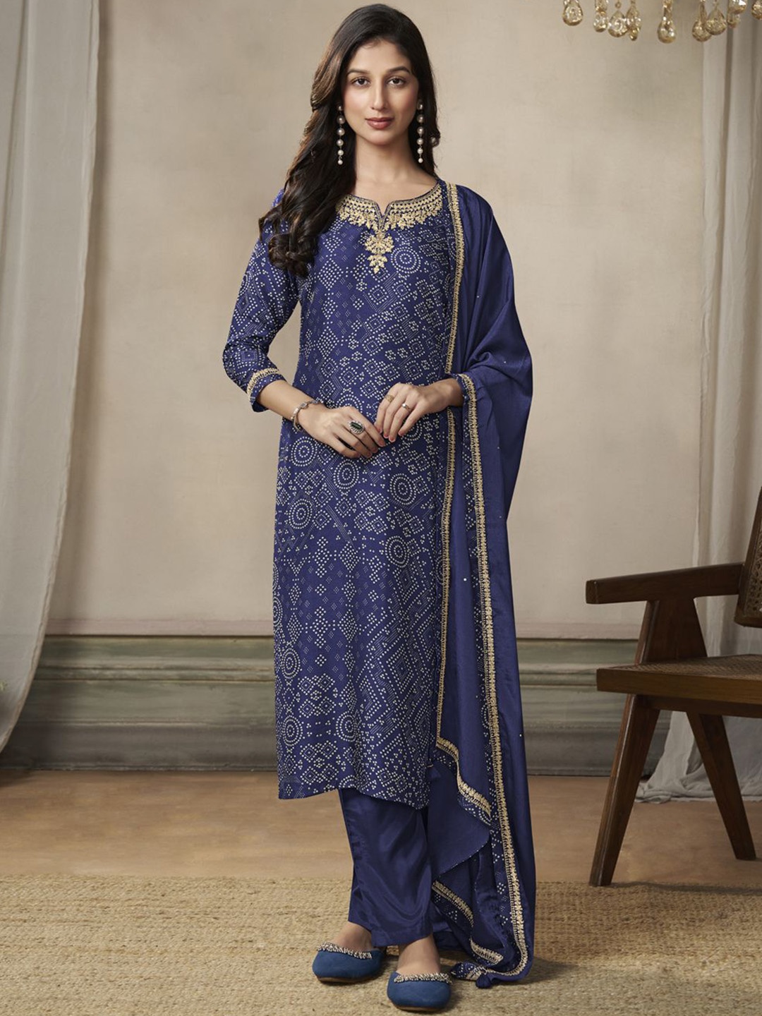 

Seerat Women Ethnic Motifs Embroidered Regular Pure Silk Kurti with Trousers & With Dupatta, Blue