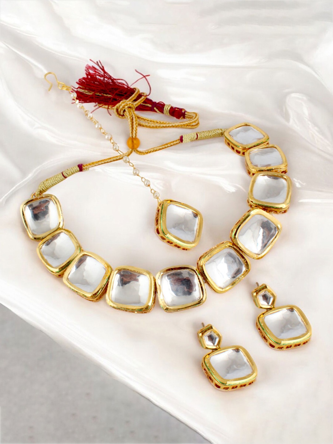 

LUCKY JEWELLERY Gold-Plated Kundan-Studded Jewellery Set