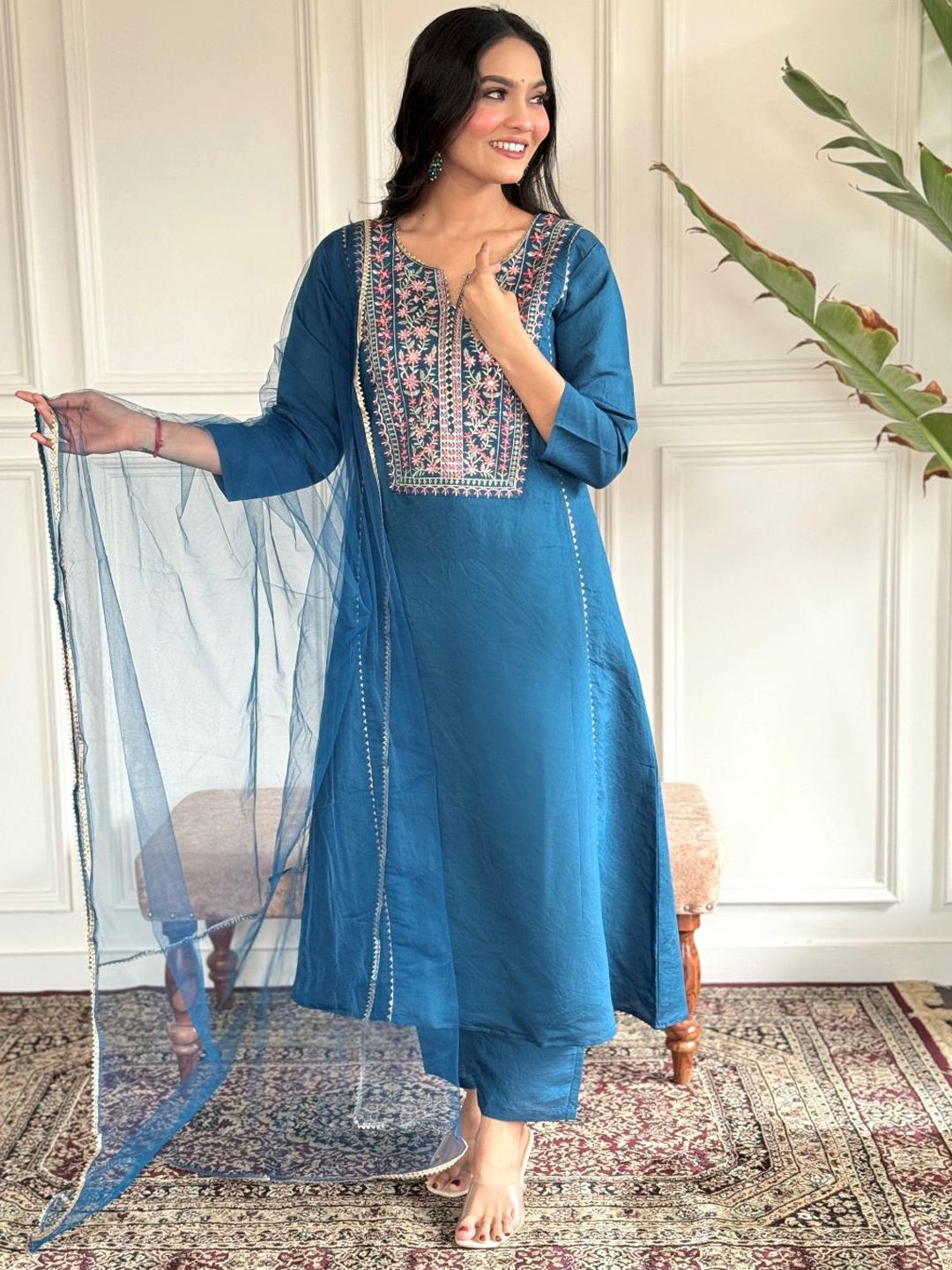 

JAPNAAM Floral Embroidered Thread Work Chanderi Silk Straight Kurta with Trouser & Dupatta, Blue