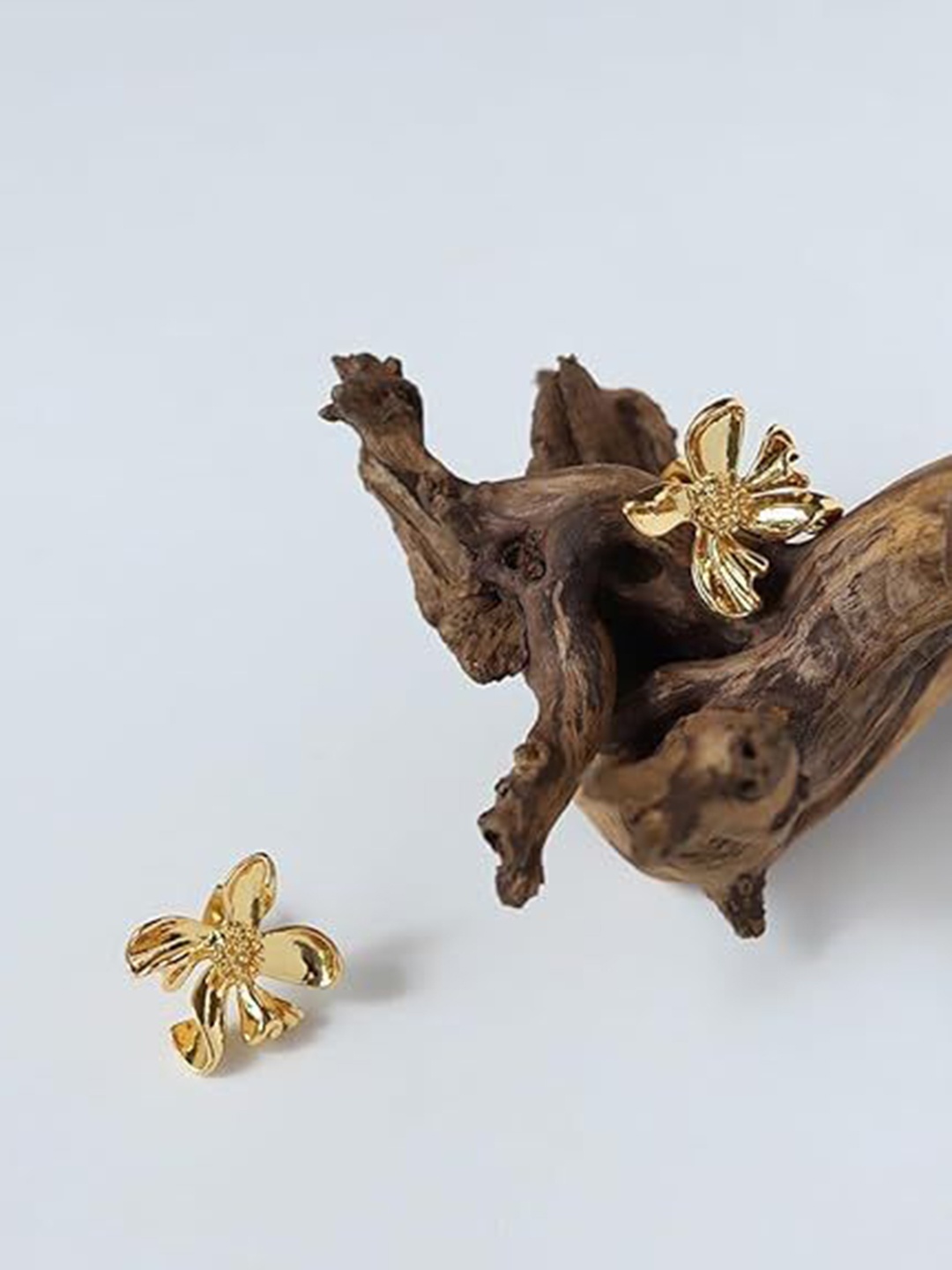 

MEENAZ Gold-Plated Contemporary Studs Earrings