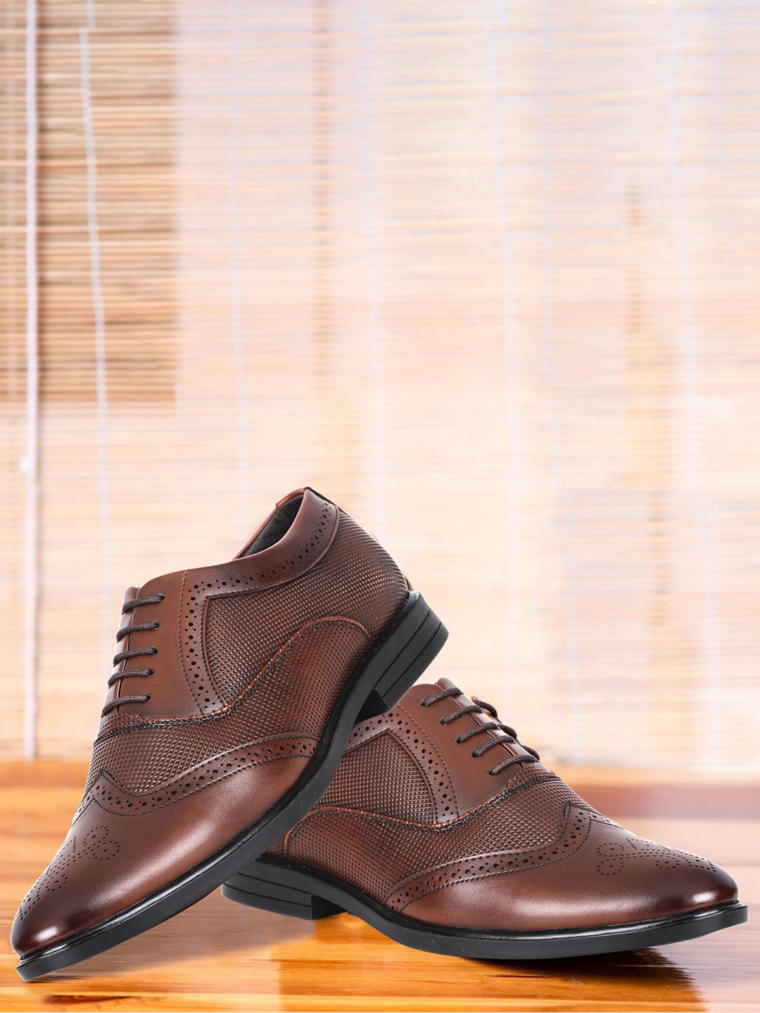 

OCIO Men Pointed-Toe Textured Formal Lace-Up Derbys, Brown