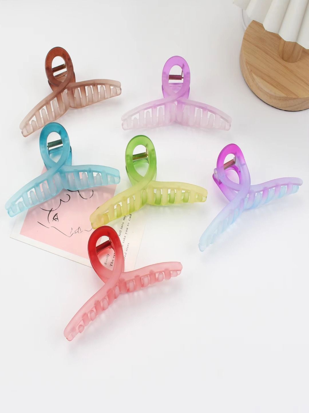 

VAGHBHATT Women Set of 6 Long Claw Clip, Green