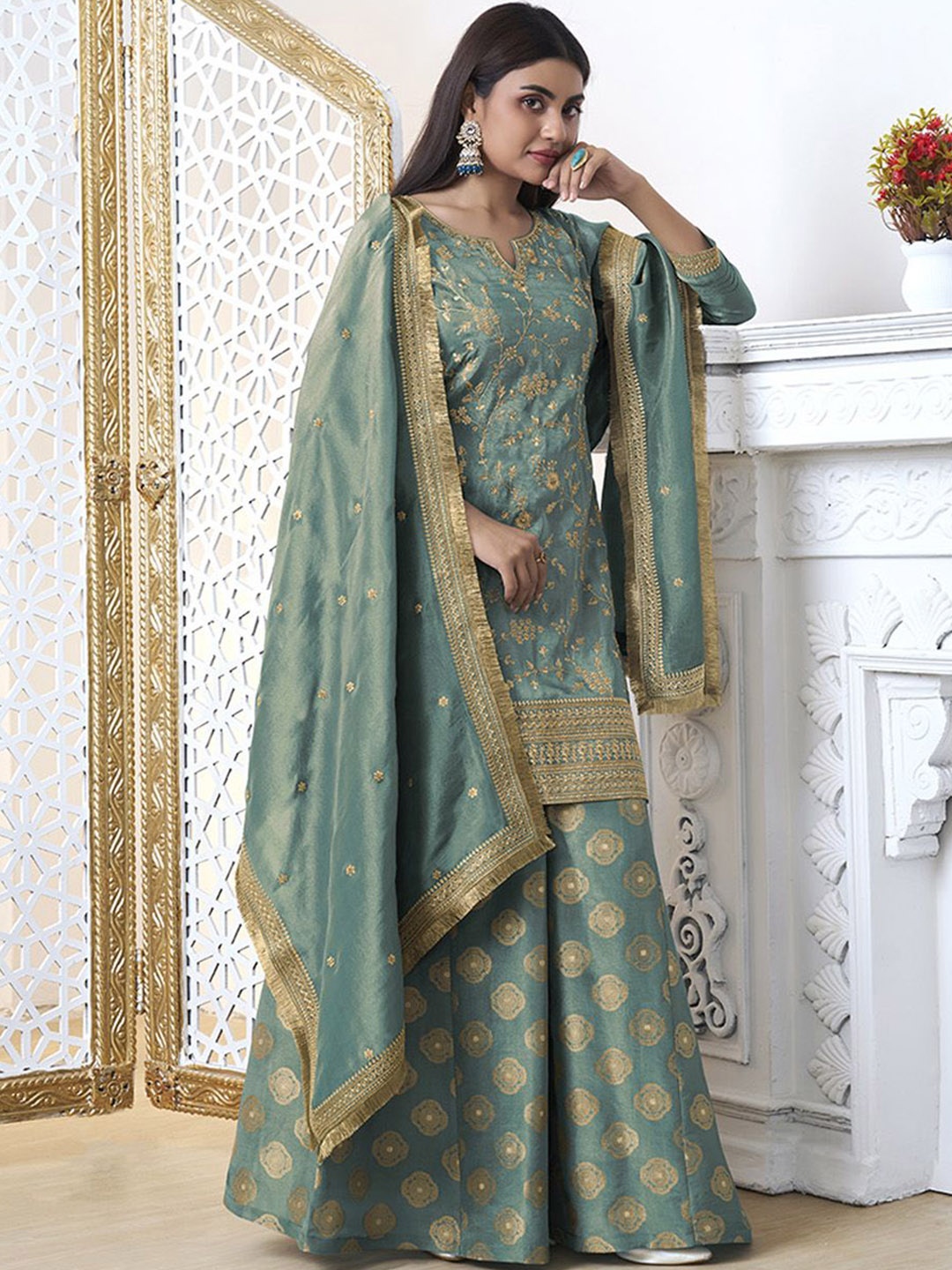 

Seerat Women Ethnic Motifs Embroidered Regular Kurti with Sharara & With Dupatta, Turquoise blue