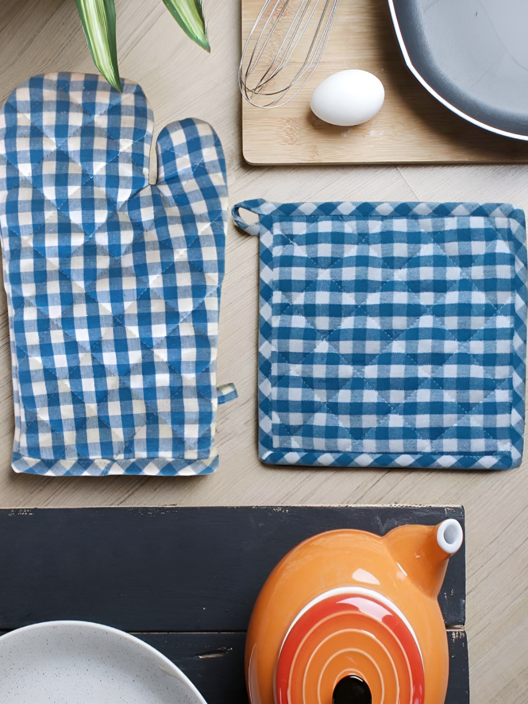 

Lushomes Set Of 2 Blue & White Checked Cotton Oven Glove & Pot Holder